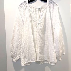 MOVING SALE GAP white blouse